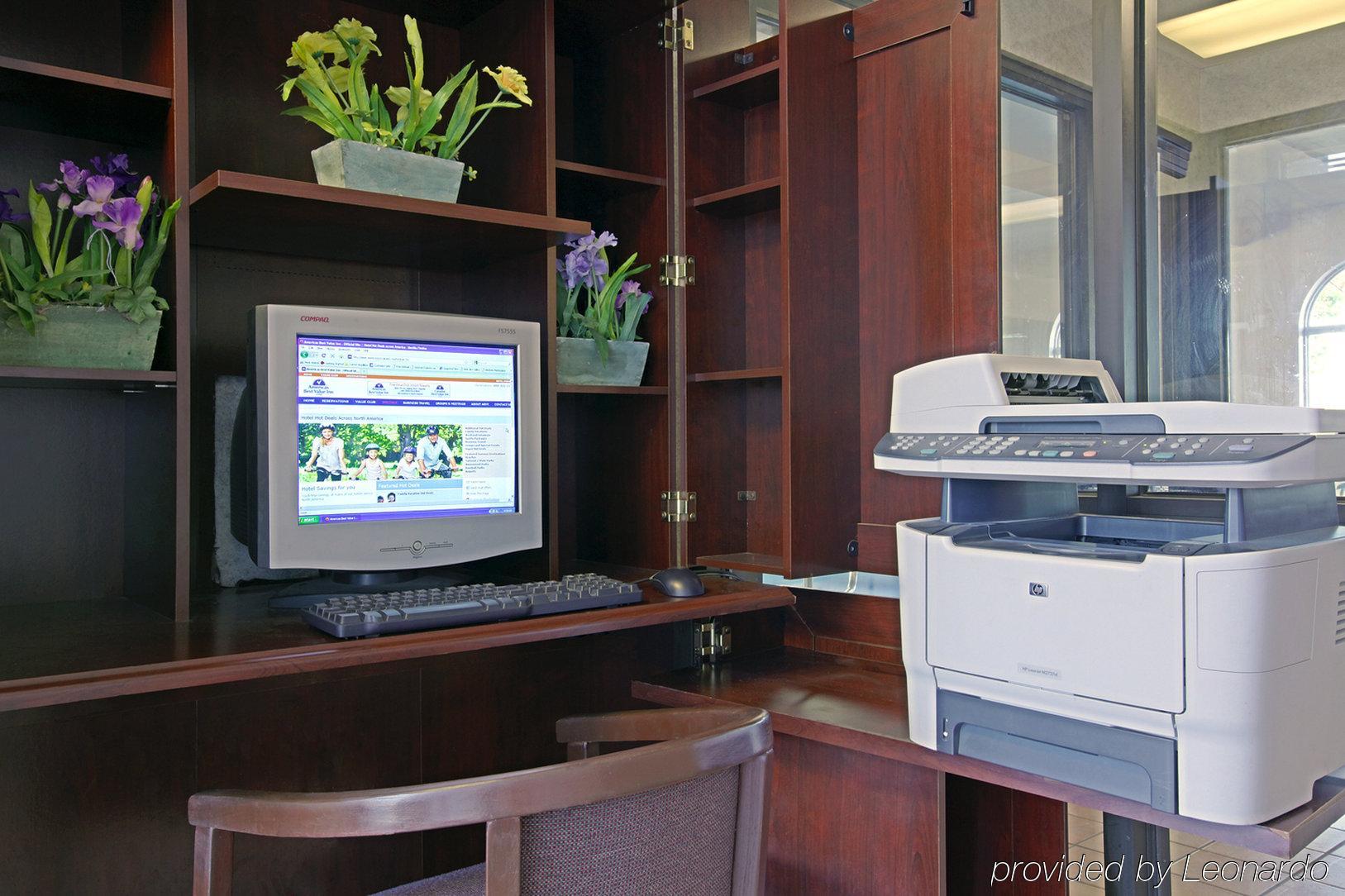 Americas Best Value Inn And Suites Saint Charles Létesítmények fotó