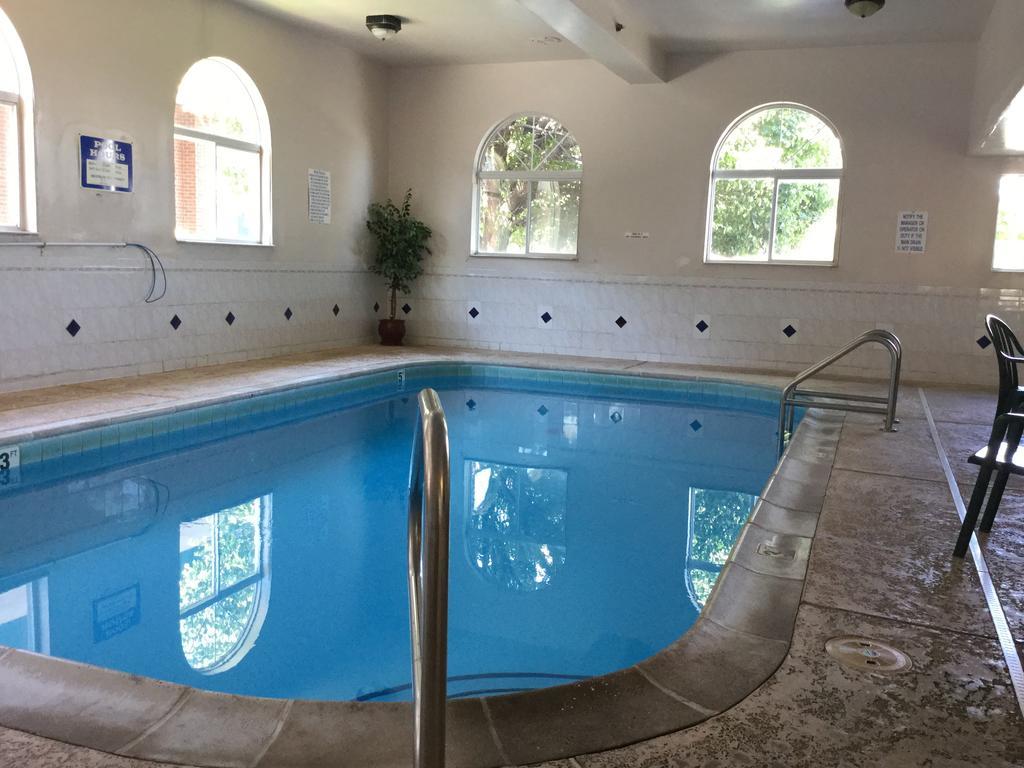 Americas Best Value Inn And Suites Saint Charles Kültér fotó