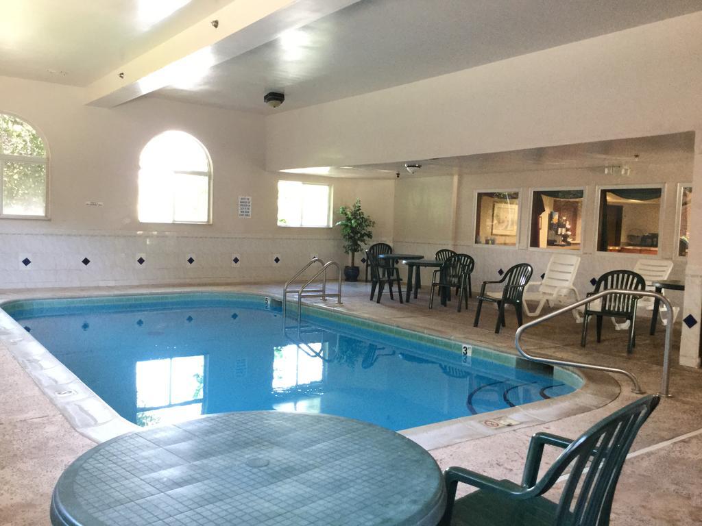 Americas Best Value Inn And Suites Saint Charles Kültér fotó