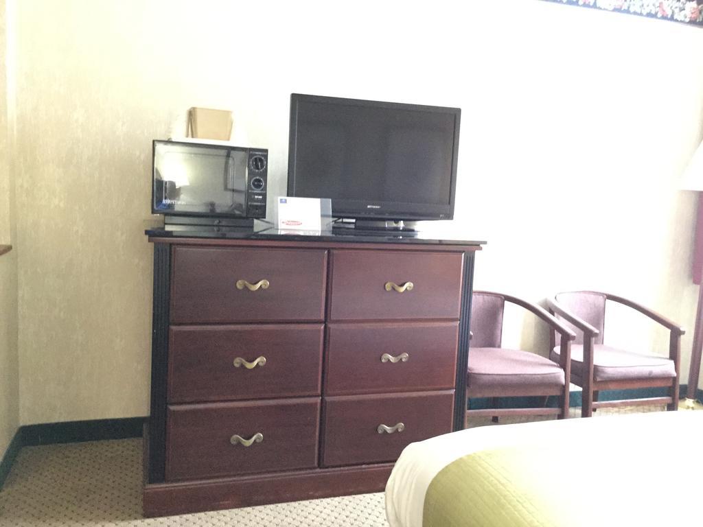 Americas Best Value Inn And Suites Saint Charles Kültér fotó